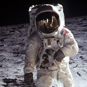 ipad_30673_space_mission_astronaut_on_the_moon